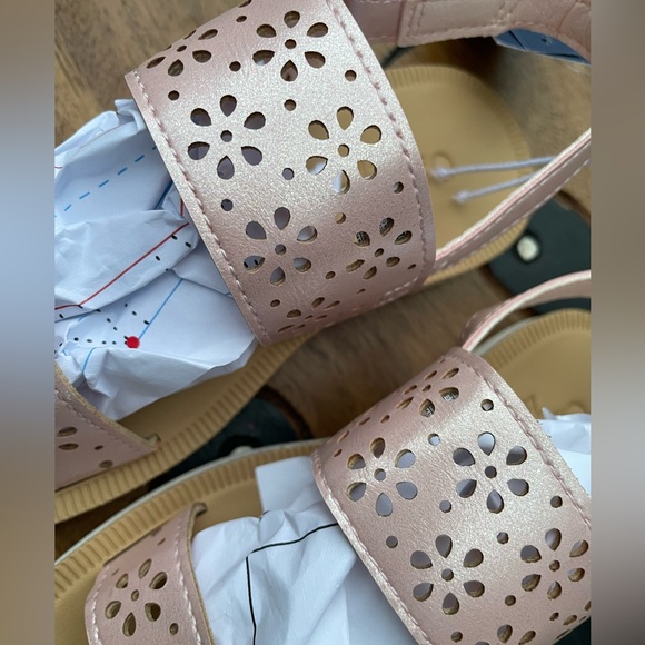OshKosh B’gosh sandals shimmery light pink w/ flowers size 9 toddler girl - NWT - Picture 6 of 11